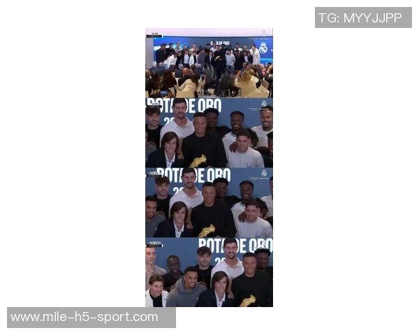 皇马举行圣诞公开训练姆巴佩与球迷亲密互动签名合影